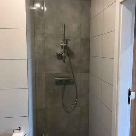 Jagielonska 42 アパート *